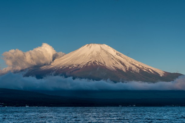Morning sun shines Fuji. Foto de Shinichiro Saka