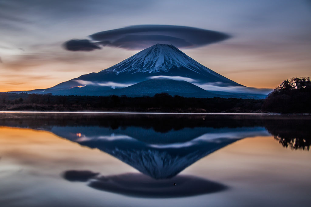 精進湖夜明けの笠雲富士山 Foto De Umibozze Japon Entre Amigos